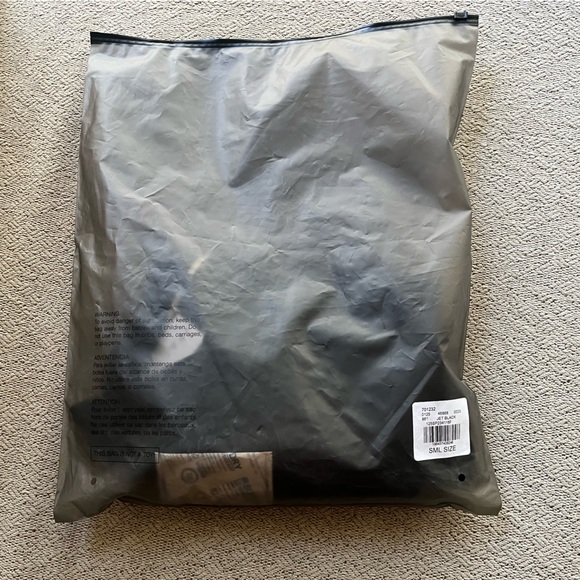 Fear of God Essentials V-Neck. - Picture 3 of 3